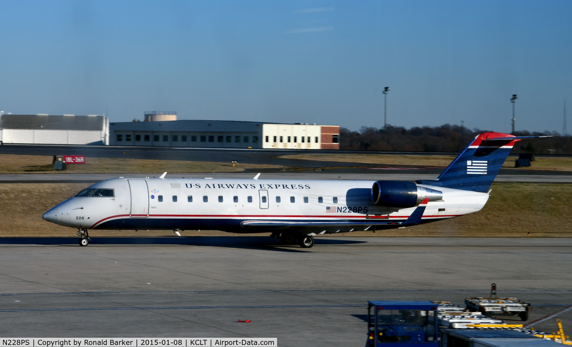 N228PS, 2004 Bombardier CRJ-200ER (CL-600-2B19) C/N 7897, Taxi CLT