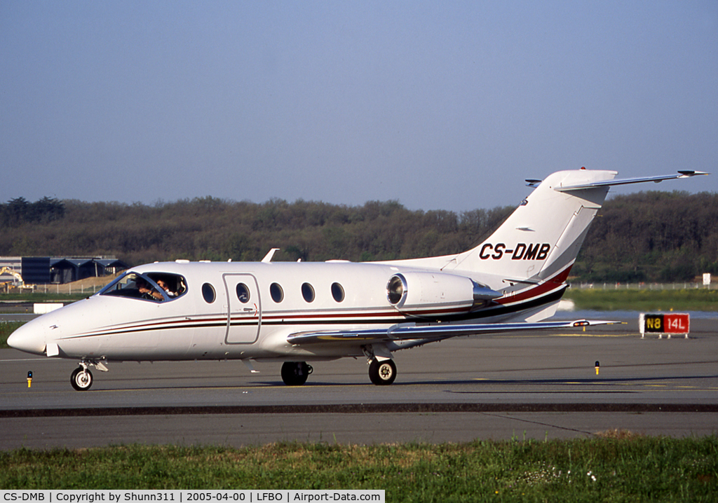 CS-DMB, 2005 Hawker Beechcraft 400A Beechjet Beechjet C/N RK-403, Taxiing to the General Aviation area...