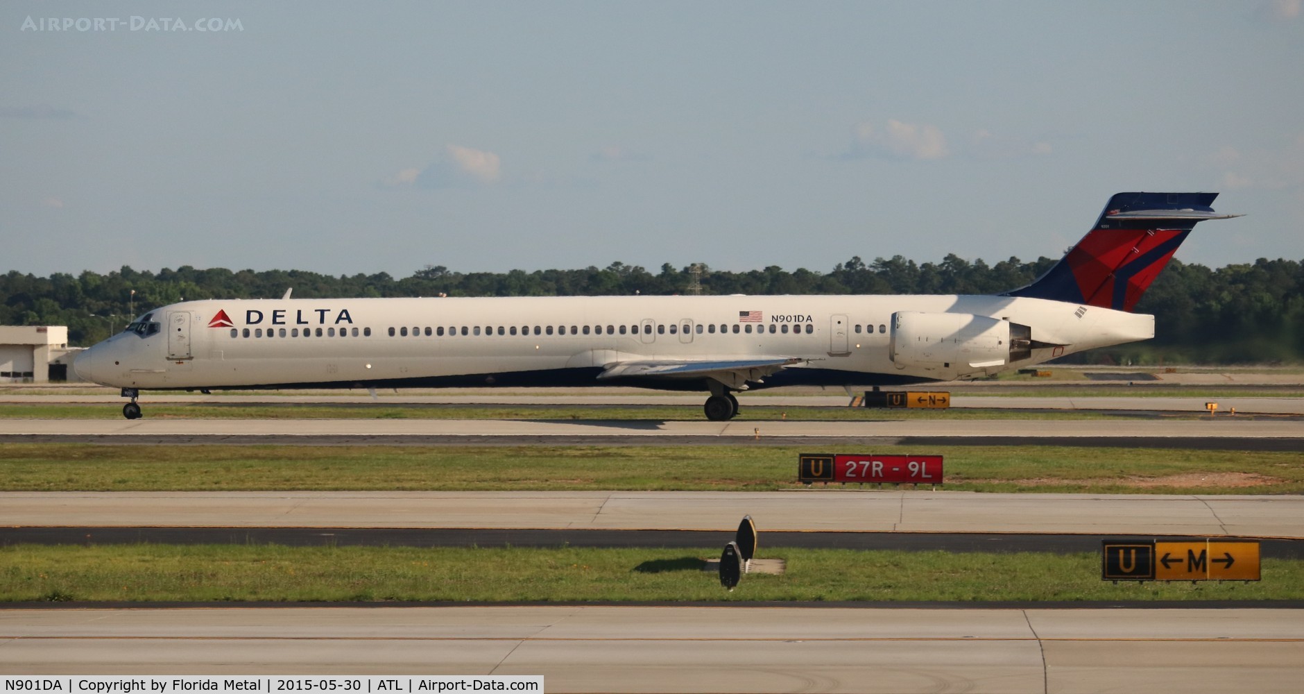 N901DA, 1995 McDonnell Douglas MD-90-30 C/N 53381, Delta