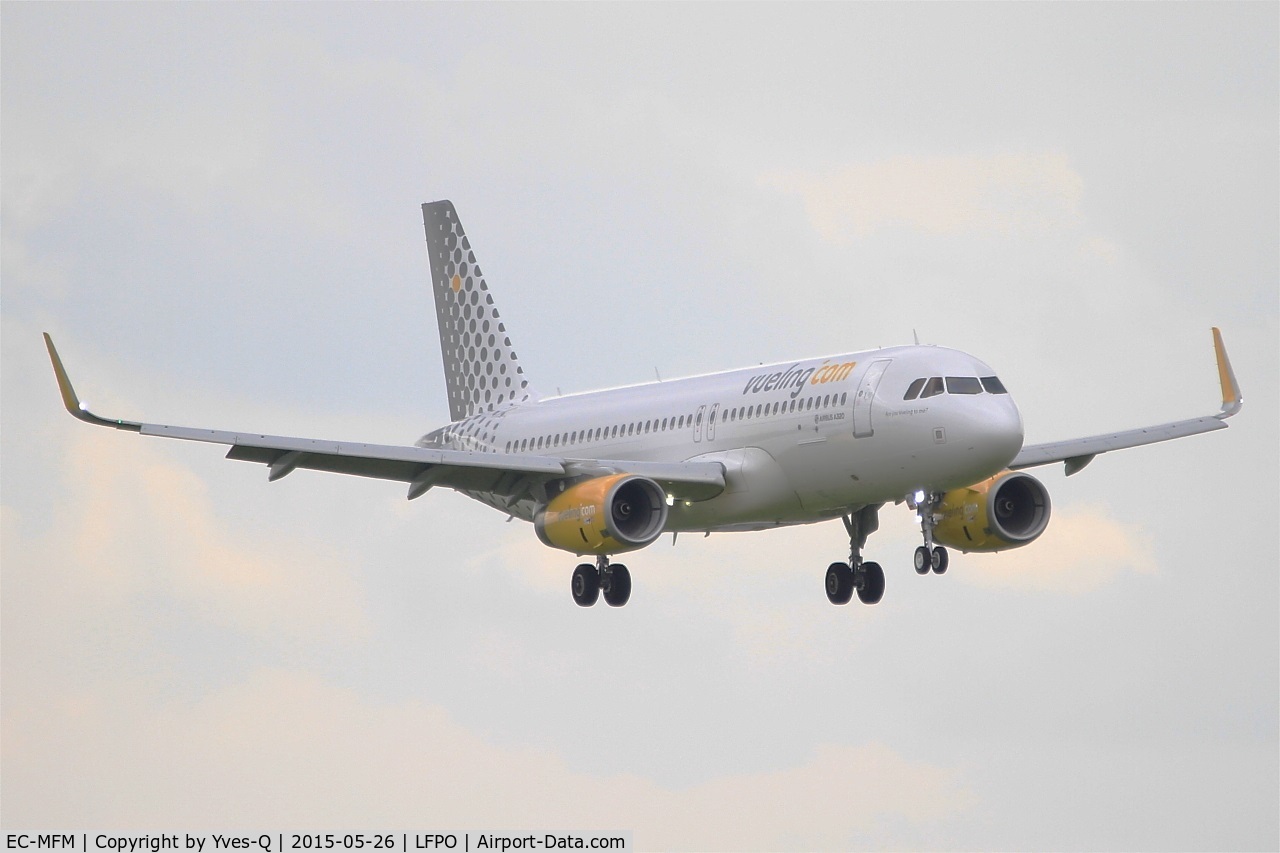 EC-MFM, 2015 Airbus A320-232 C/N 6571, Airbus A320-232, Short approach rwy 06, Paris-Orly airport (LFPO-ORY)