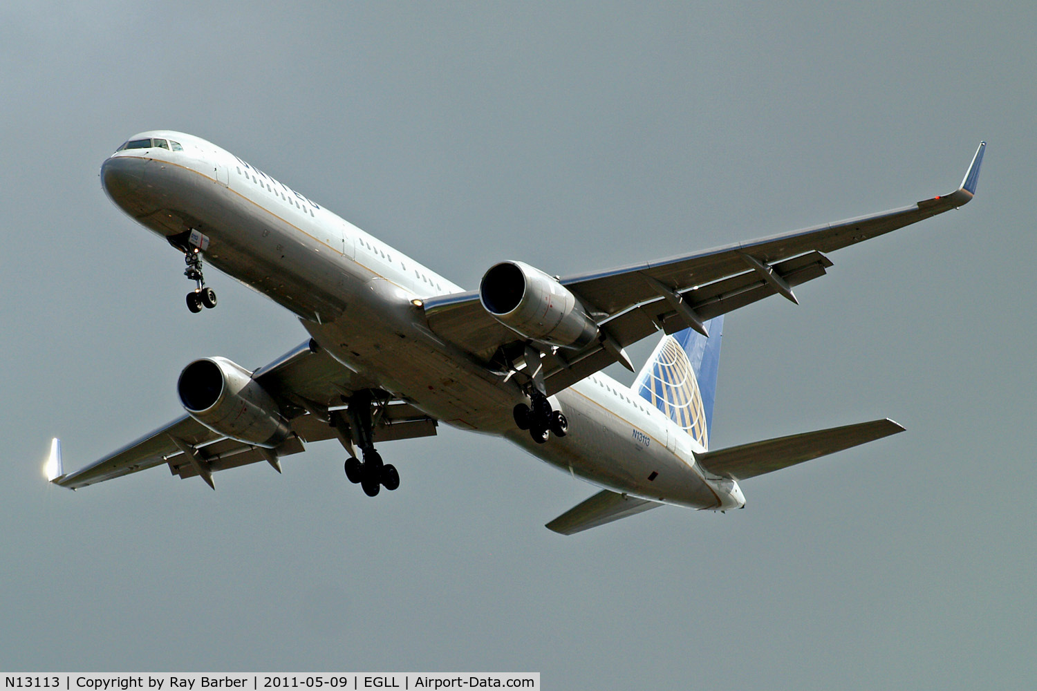 N13113, 1995 Boeing 757-224 C/N 27555, Boeing 757-224 [27555] (United Airlines) Home~G 09/05/2011. On approach 27R.