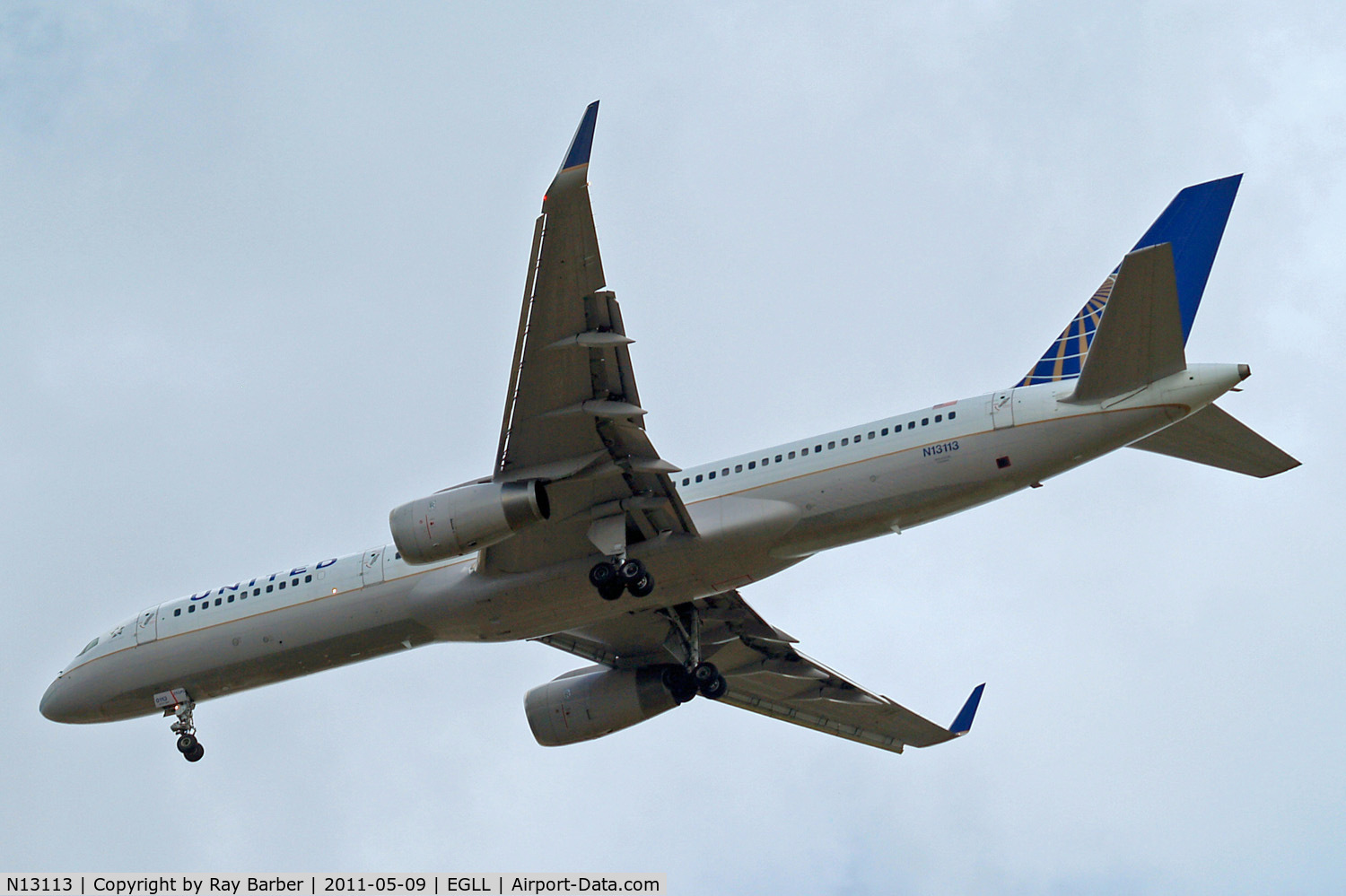N13113, 1995 Boeing 757-224 C/N 27555, Boeing 757-224 [27555] (United Airlines) Home~G 09/05/2011. On approach 27R.