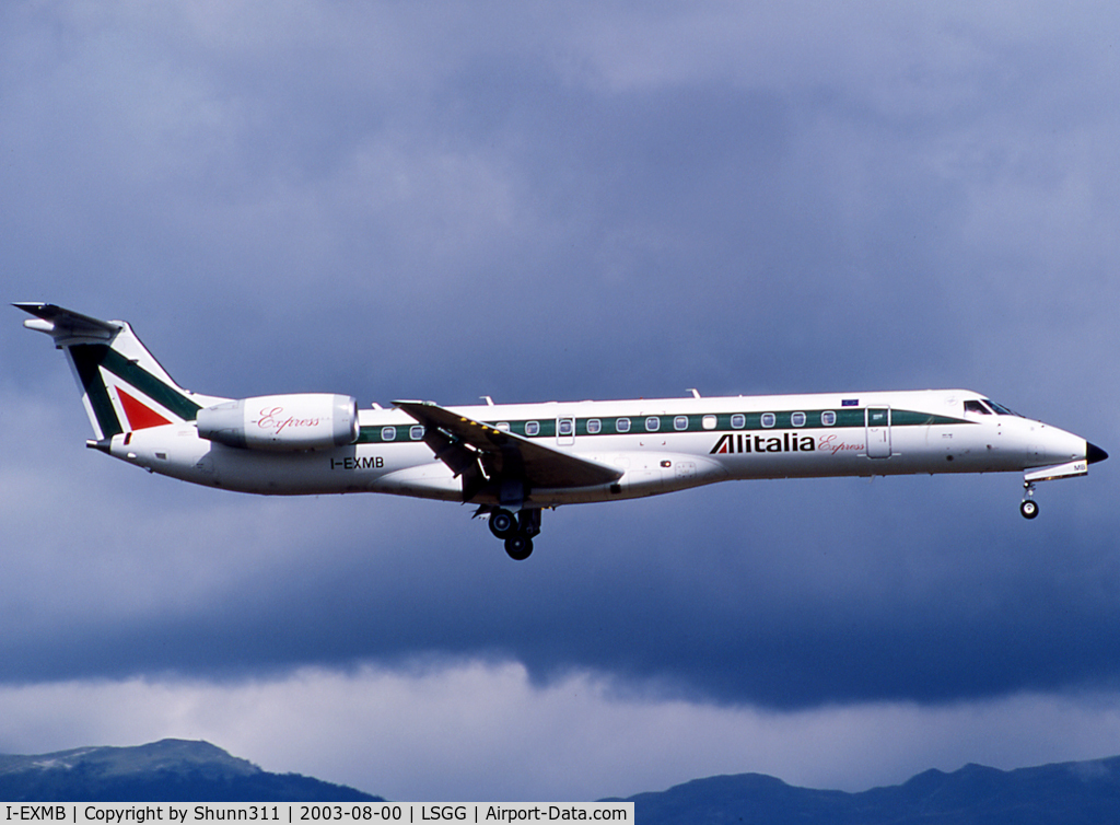 I-EXMB, 2000 Embraer ERJ-145LR (EMB-145LR) C/N 145330, Landing rwy 23