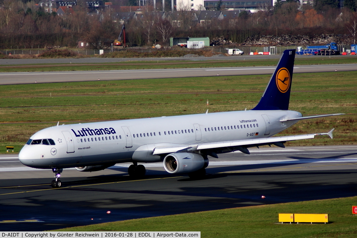 D-AIDT, 2012 Airbus A321-231 C/N 5087, Lufthansa A 321 arriving