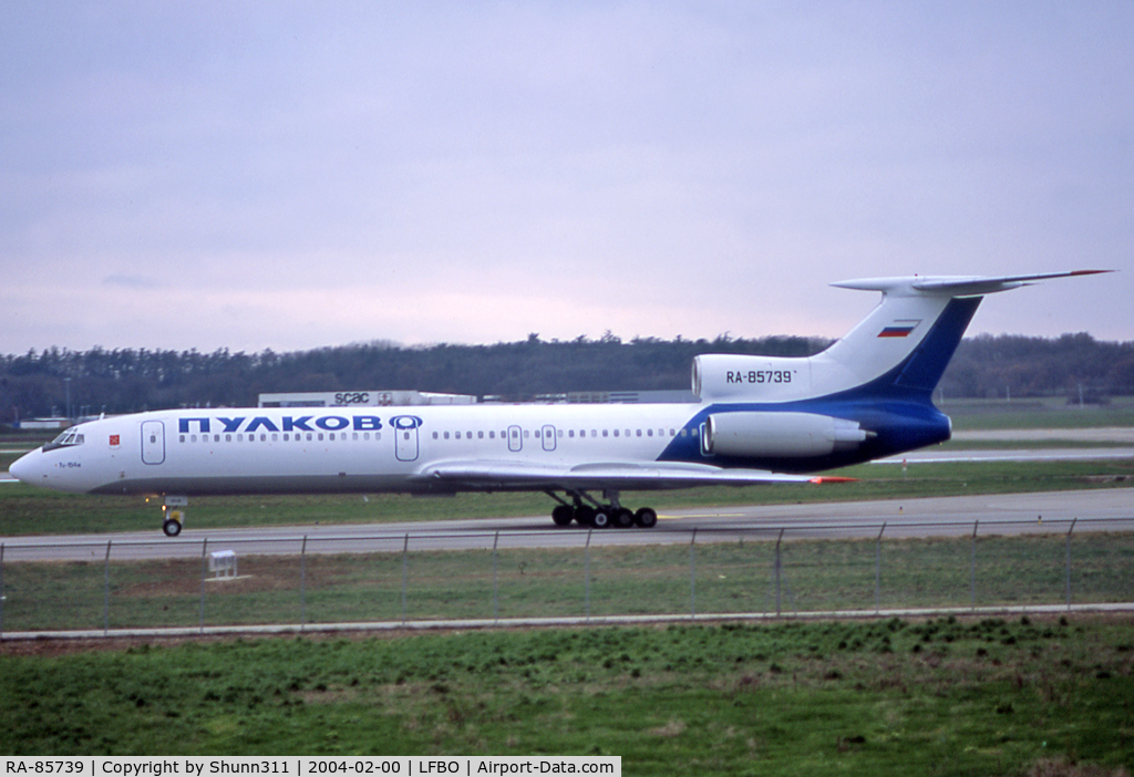 RA-85739, 1992 Tupolev Tu-154M C/N 92A925, Taxiing to the Terminal...