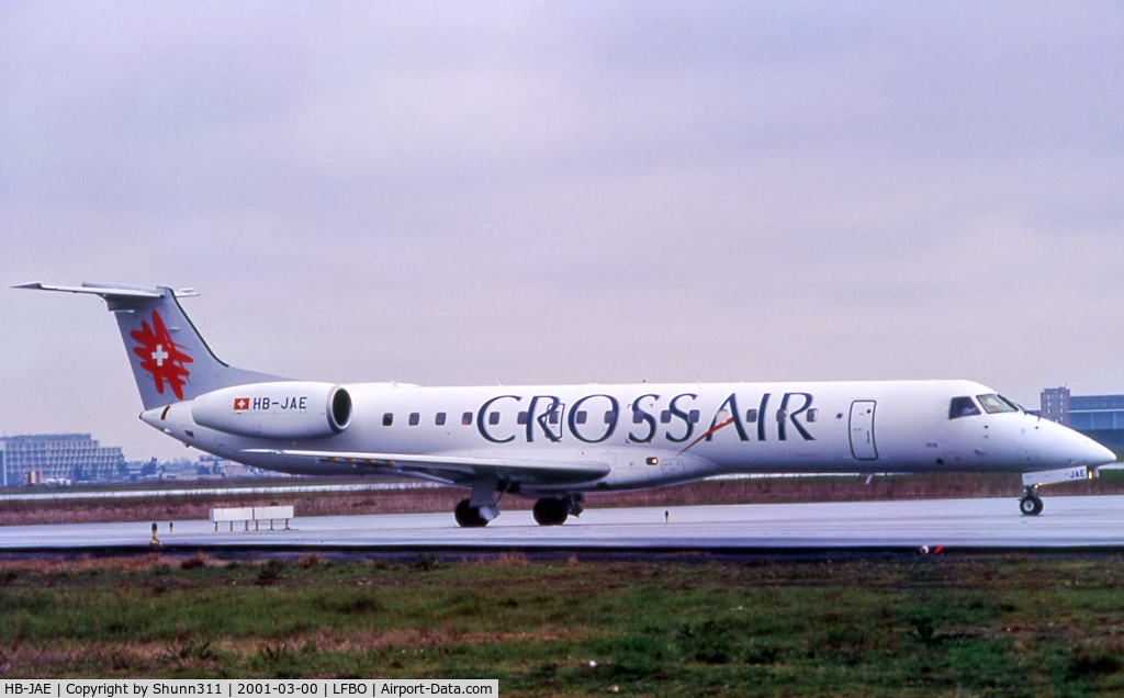 HB-JAE, 2000 Embraer ERJ-145LU (EMB-145LU) C/N 145281, Taxiing holding point rwy 15L for departure...