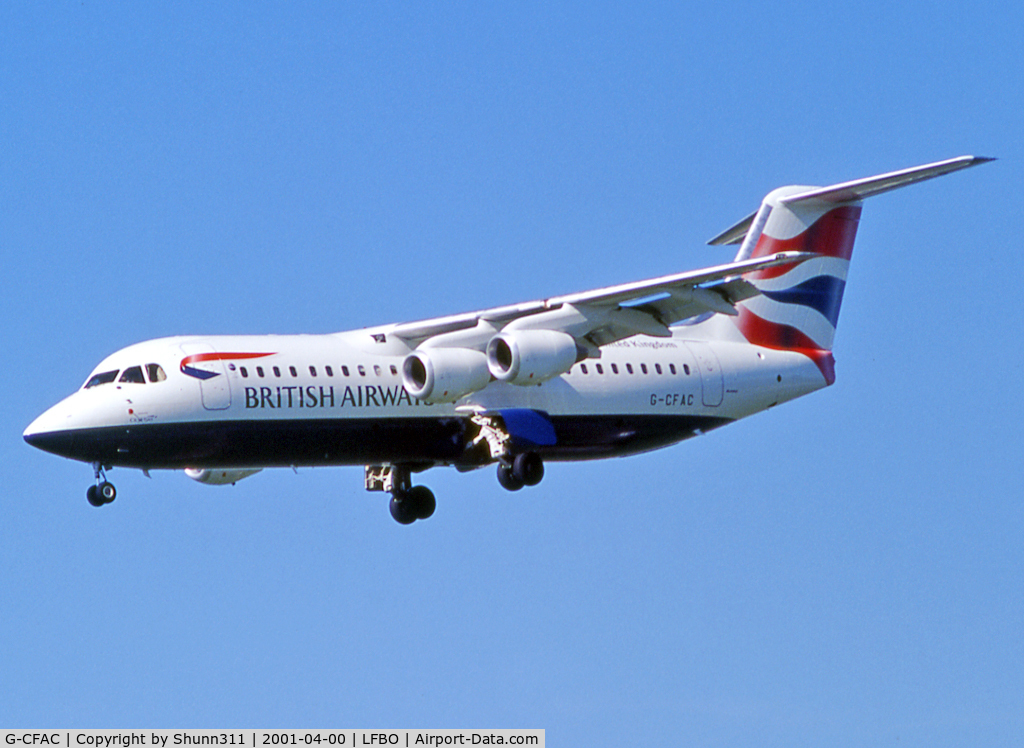G-CFAC, 2000 British Aerospace Avro 146-RJ100 C/N E3379, Landing rwy 33L in 'Union Flag' c/s