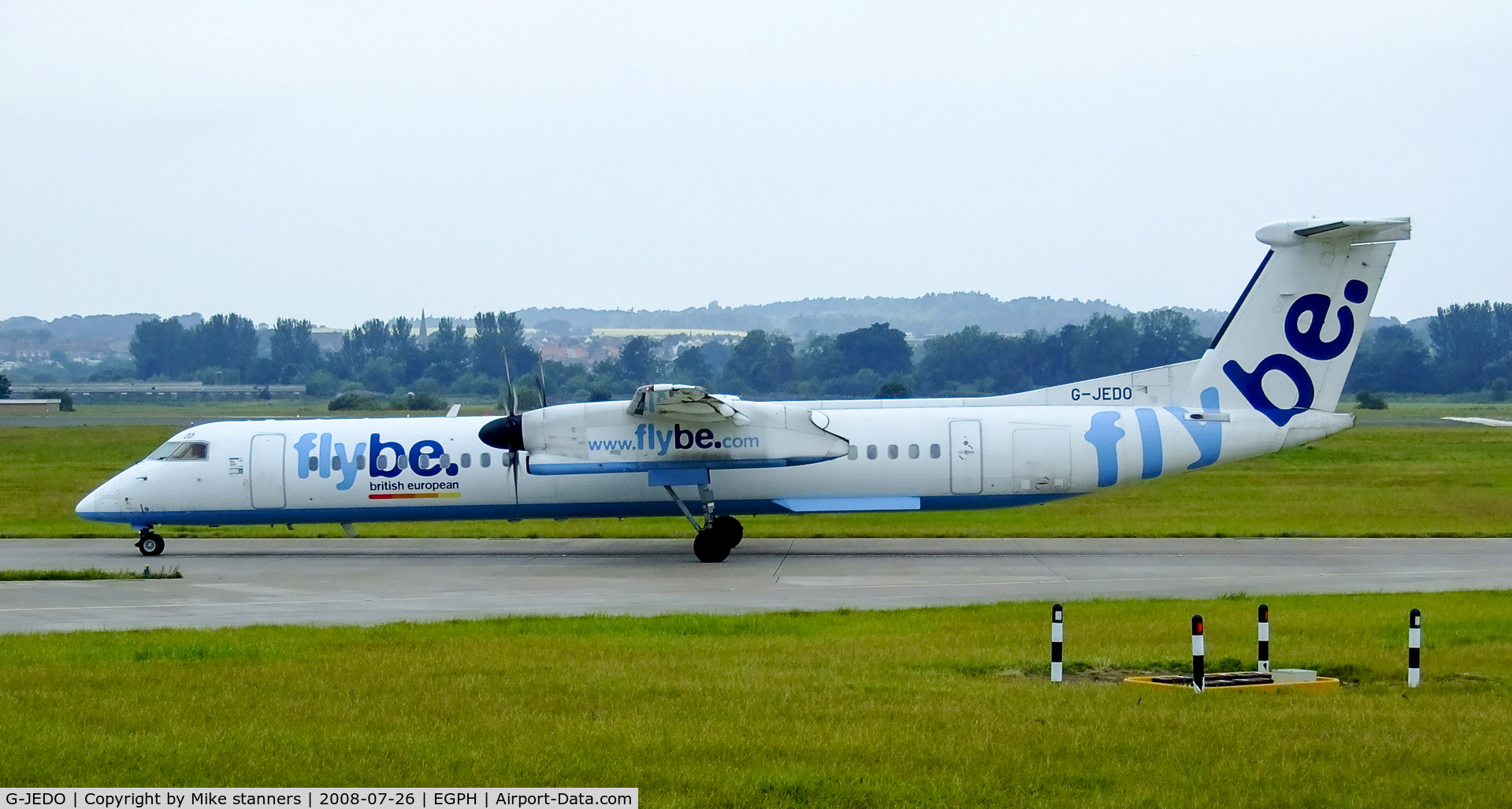 G-JEDO, 2003 De Havilland Canada DHC-8-402Q Dash 8 C/N 4079, Flybe Dash 8Q-402 Taxying to runway 06