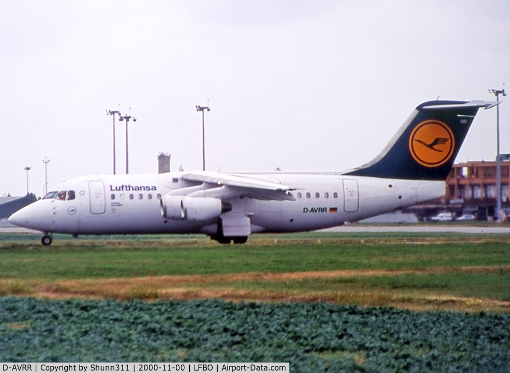 D-AVRR, 1997 BAE Systems Avro 146-RJ85 C/N E.2317, Lining up rwy 33R for departure... Lufthansa titles...