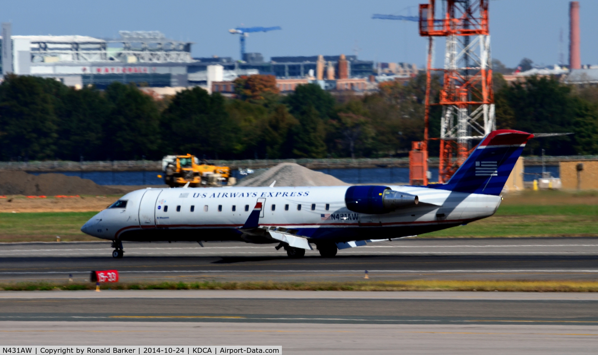 N431AW, 1998 Bombardier CRJ-200ER (CL-600-2B19) C/N 7256, Landing National