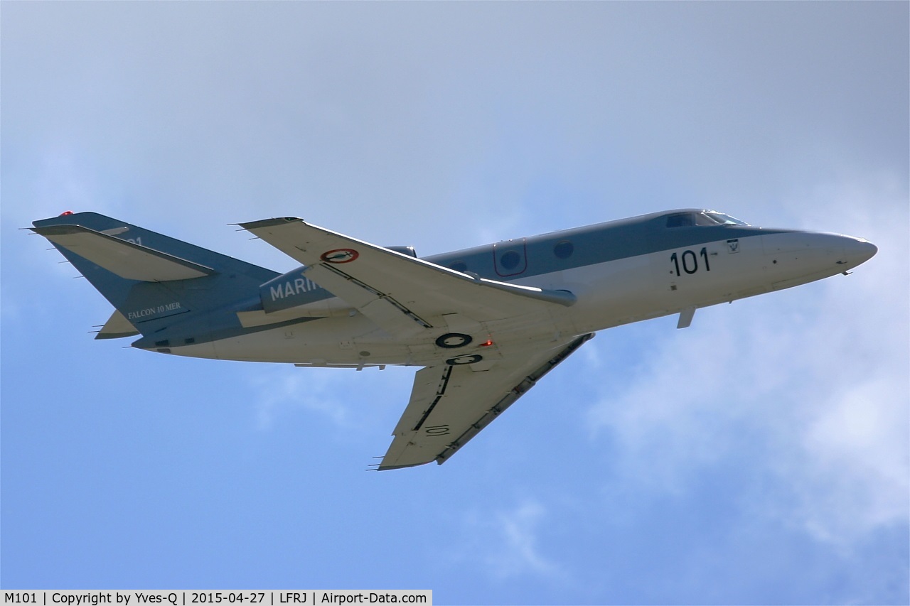 M101, 1977 Dassault Falcon 10MER C/N 101, Dassault Falcon 10 MER, Take off rwy 26, Landivisiau Naval Air Base (LFRJ)