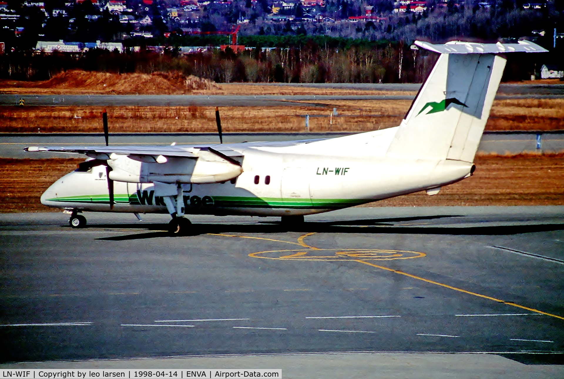 LN-WIF, 1994 De Havilland Canada DHC-8-103 Dash 8 C/N 372, TRD Trondheim 14.4.98