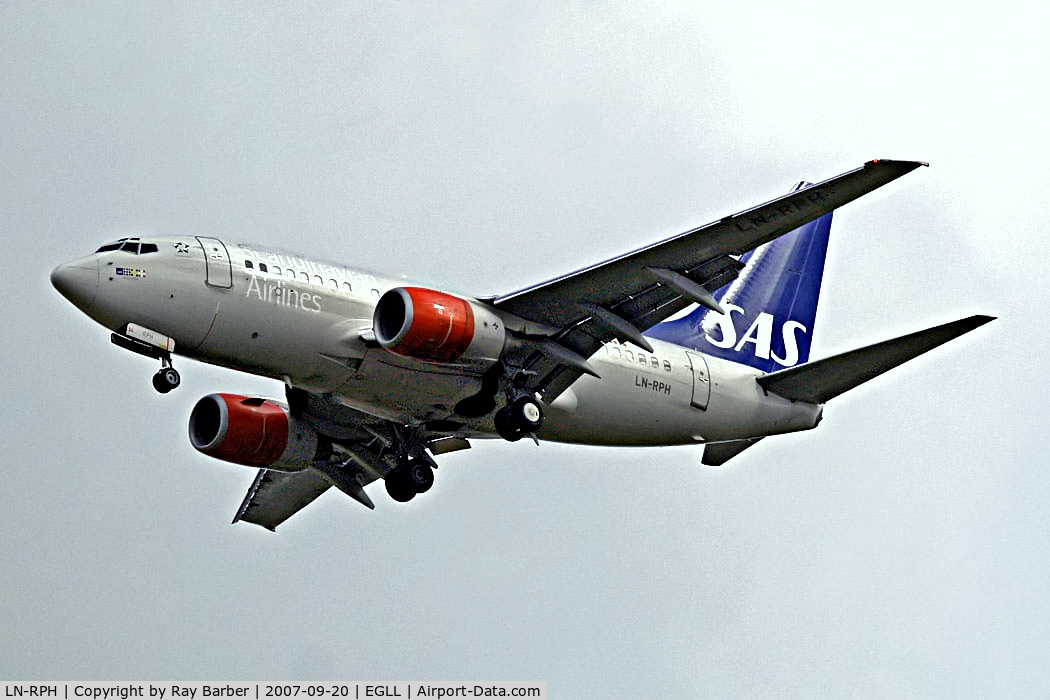 LN-RPH, 1999 Boeing 737-683 C/N 28605, Boeing 737-683 [28605] (SAS Scandinavian Airlines) Home~G 20/09/2007. On approach 27R.