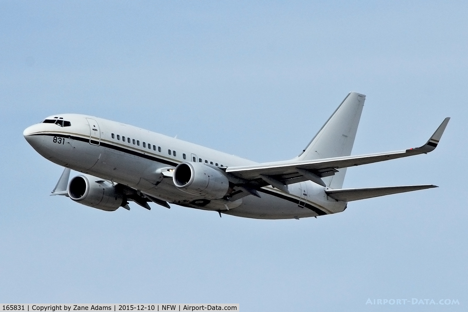 165831, 2000 Boeing C-40A Clipper (737-fAF) C/N 30200, Landing at NAS Fort Worth during a Lockheed.