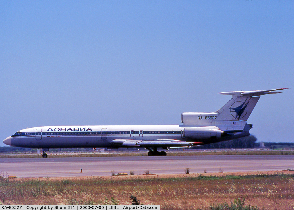 RA-85527, 1982 Tupolev Tu-154B-2 C/N 82A527, Lining up rwy 20 for departure...