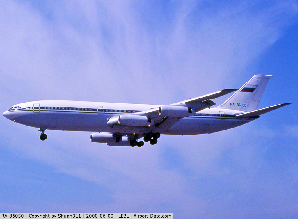 RA-86050, 1982 Ilyushin Il-86 C/N 51483202017, Landing rwy 25... Aeroflot c/s without titles and operated by Pulkovo Aviation