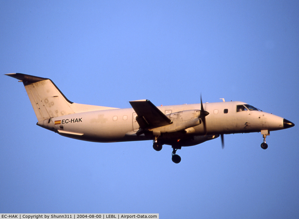 EC-HAK, 1985 Embraer EMB-120RT Brasilia C/N 120008, Landing rwy 25 in all white c/s... Operated by Swiftair