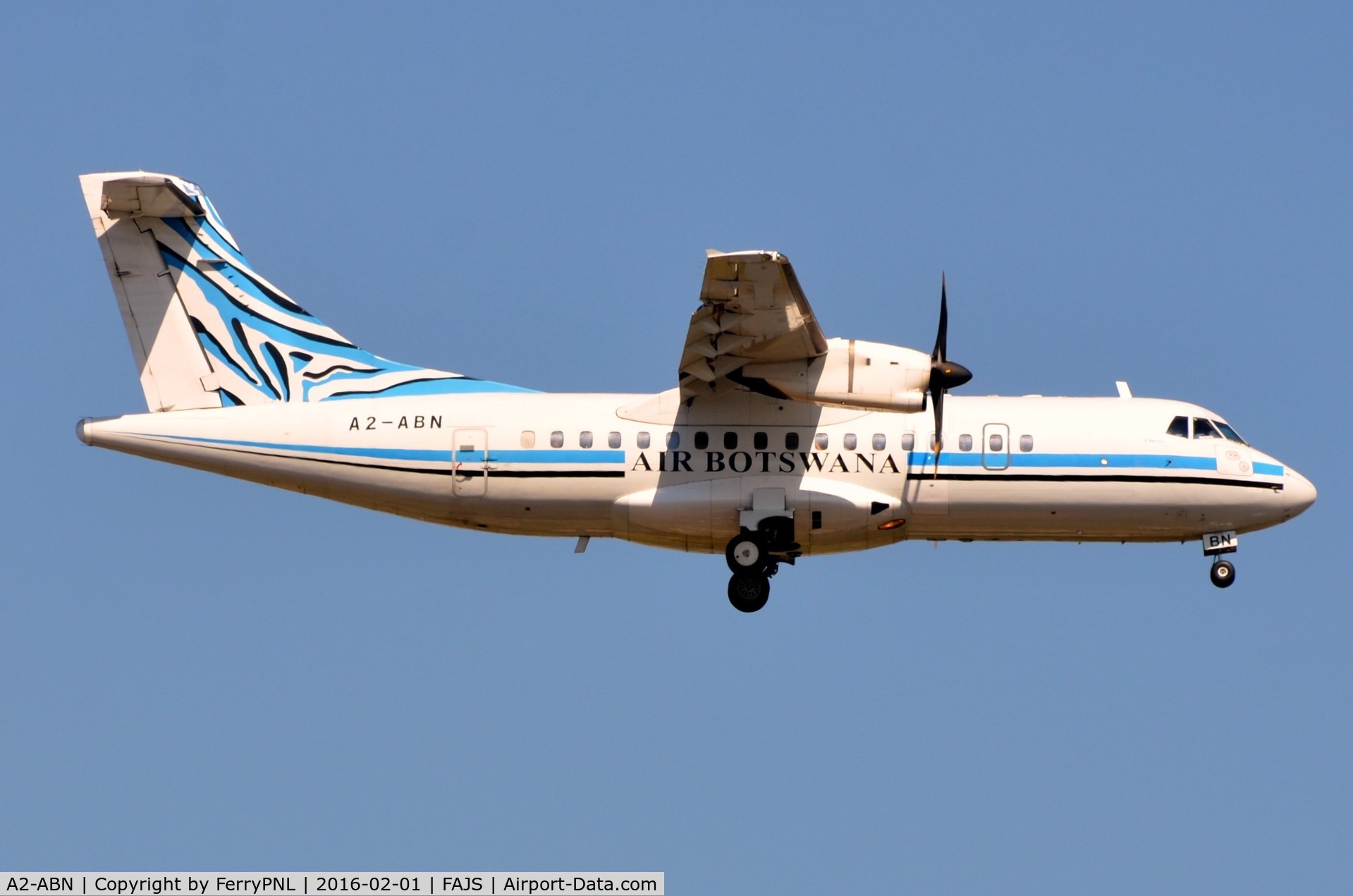 A2-ABN, 1996 ATR 42-500 C/N 507, Air Botswana ATR42 landing