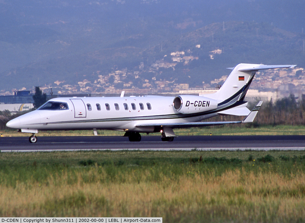 D-CDEN, 2001 Learjet 45 C/N 45-0148, Lining up rwy 20 for departure...