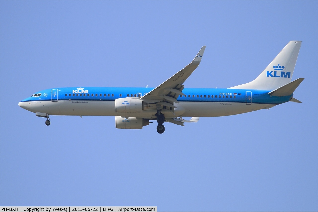 PH-BXH, 2000 Boeing 737-8K2 C/N 29597, Boeing 737-8K2, Short approach rwy 27R, Roissy Charles De Gaulle Airport (LFPG-CDG)