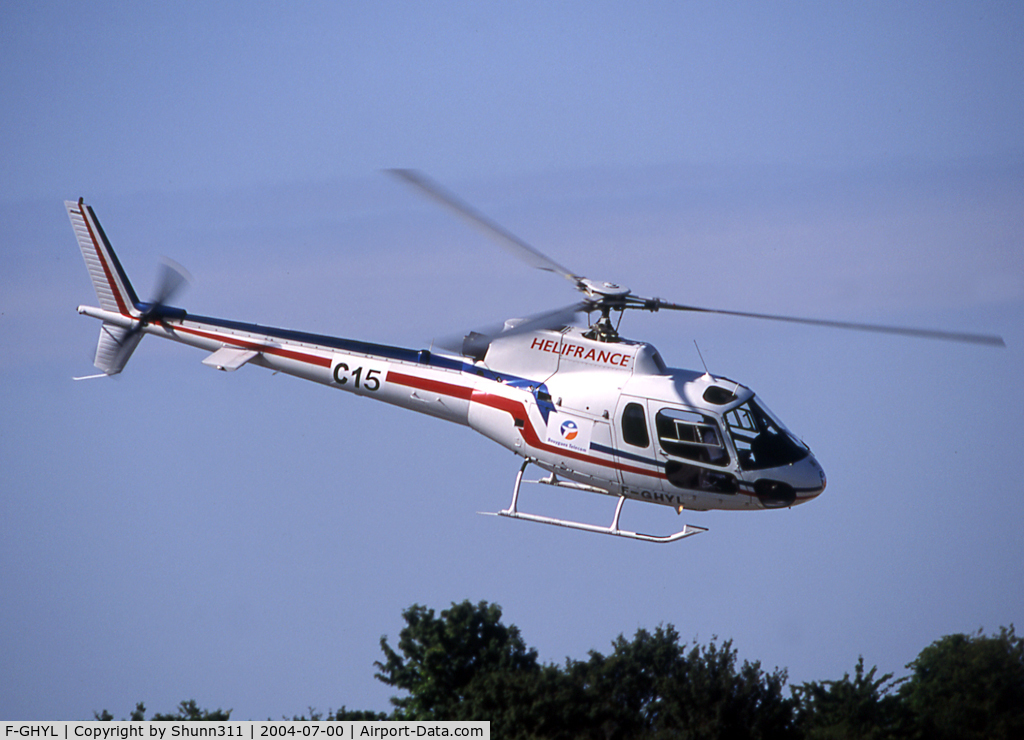 F-GHYL, Eurocopter AS-350BA Ecureuil C/N 2632, Arriving to the héliport during French Formula One GP 2004