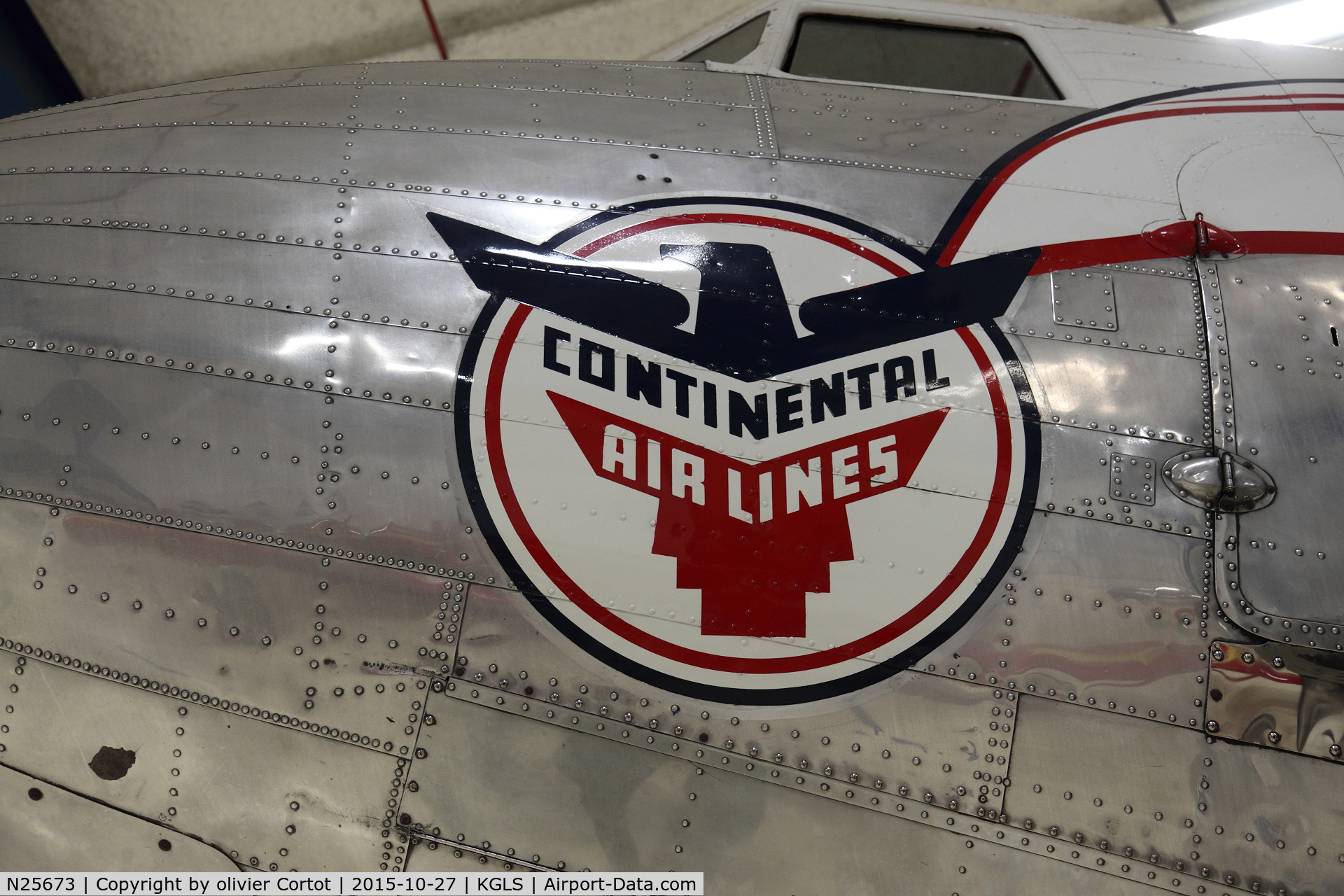 N25673, 1940 Douglas DC-3A C/N 2213, nose close up