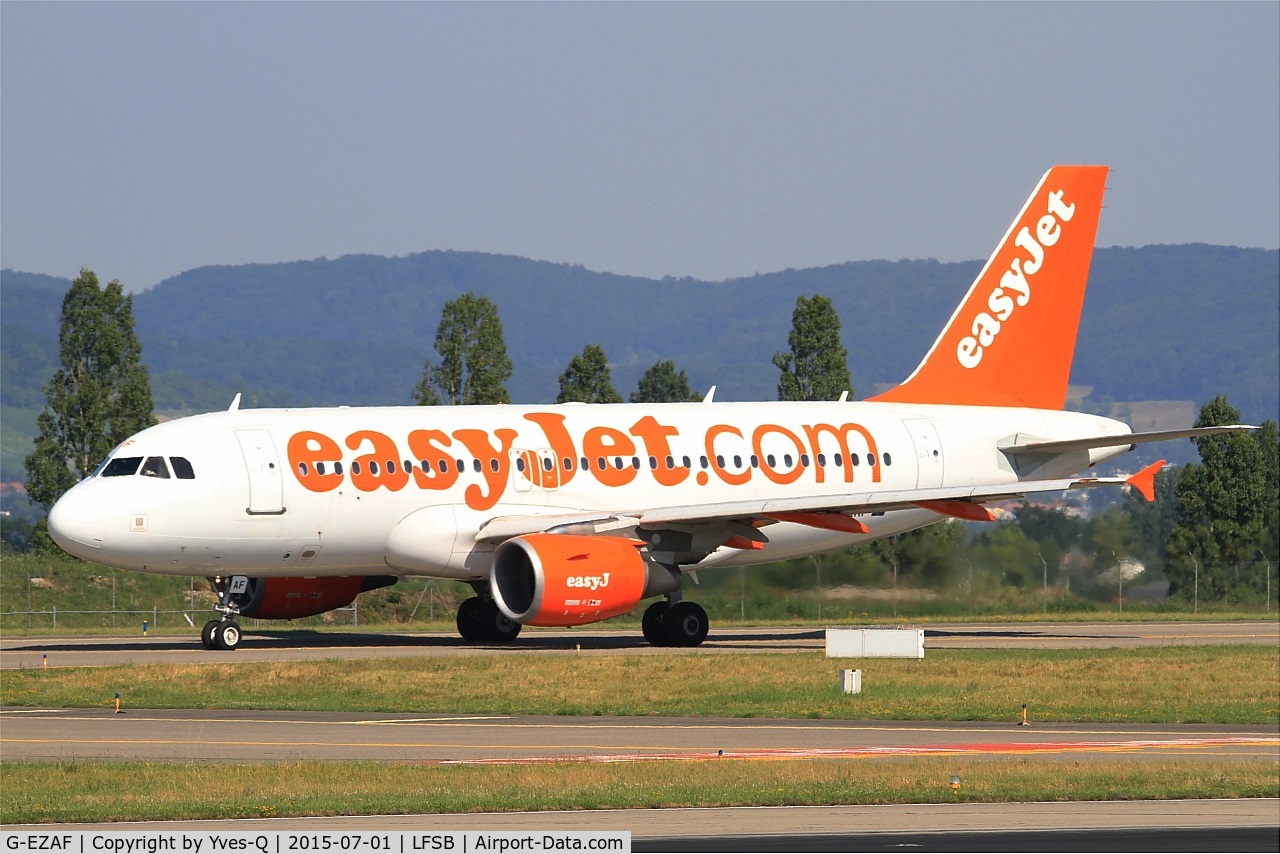 G-EZAF, 2006 Airbus A319-111 C/N 2715, Airbus A319-111, Taxiing to holding point Hotel rwy 15, Bâle-Mulhouse-Fribourg airport (LFSB-BSL)