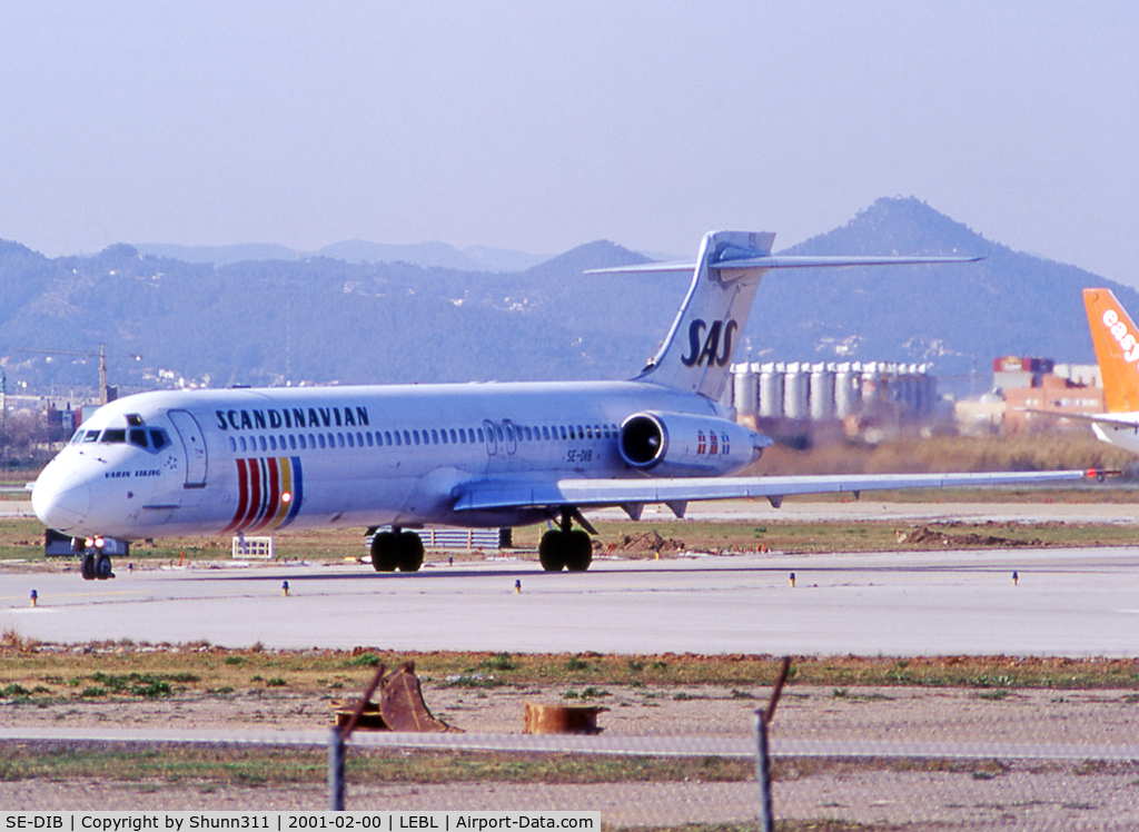 SE-DIB, 1988 McDonnell Douglas MD-87 (DC-9-87) C/N 49605, Lining up rwy 25 for departure... in old c/s