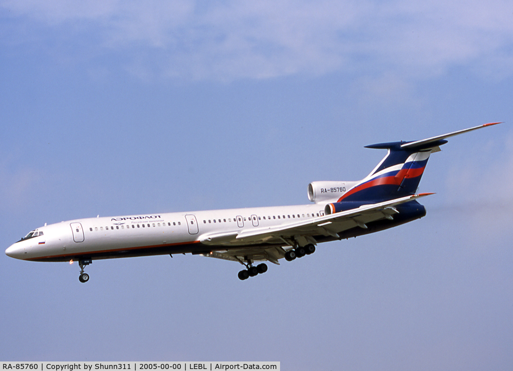 RA-85760, 1992 Tupolev Tu-154M C/N 92A942, Landing rwy 25 in new c/s