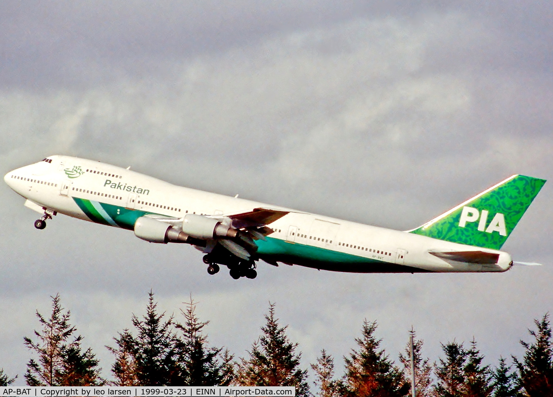 AP-BAT, 1980 Boeing 747-240B C/N 22077, Shannon 23.3.99