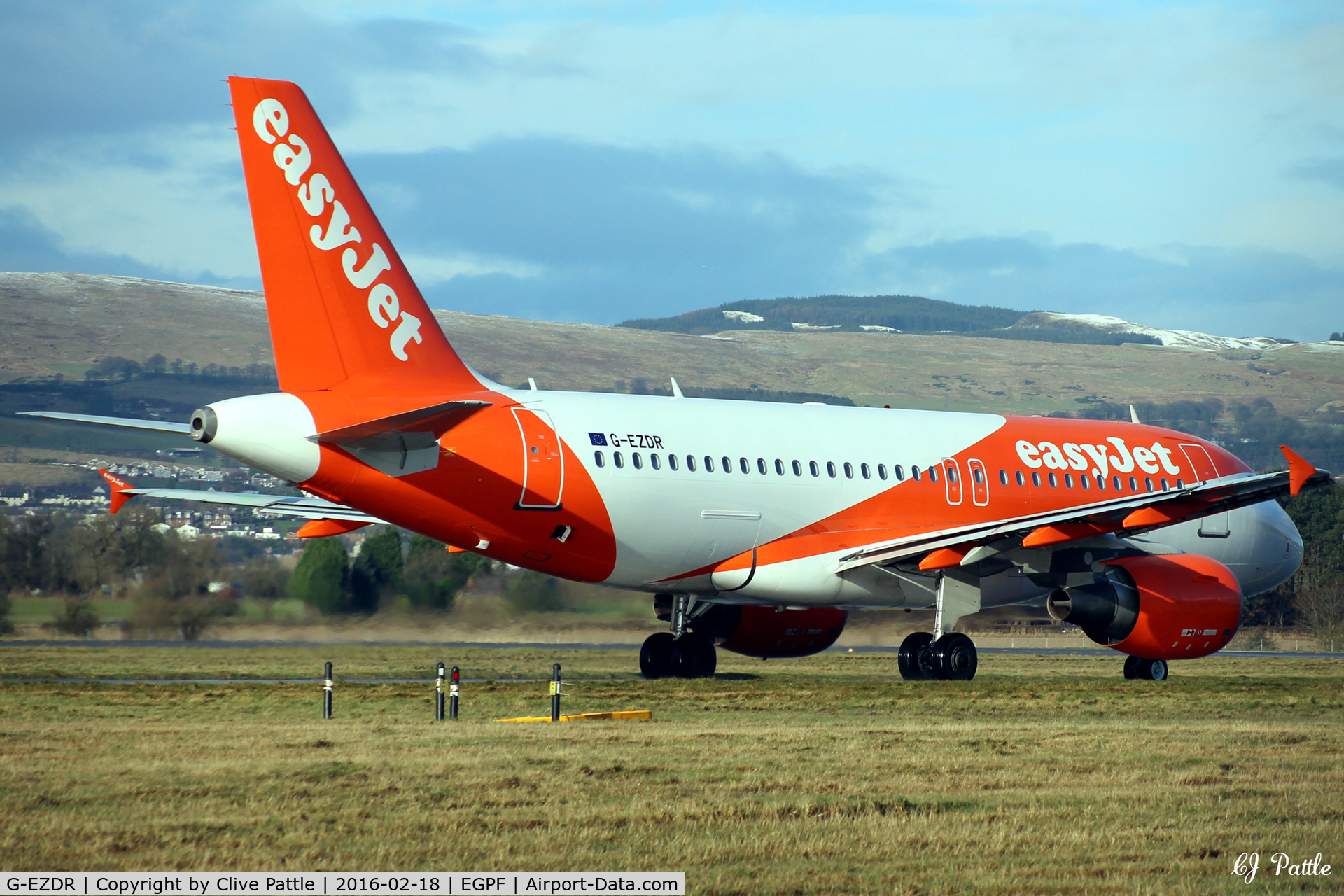 G-EZDR, 2008 Airbus A319-111 C/N 3683, Taxi for departure from Glasgow EGPF