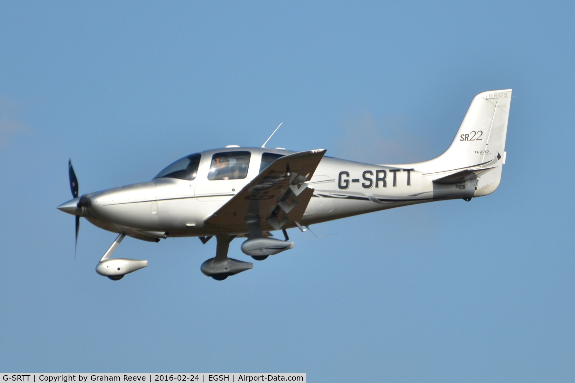 G-SRTT, 2007 Cirrus SR22 GTS Turbo C/N 2421, Landing at Norwich.