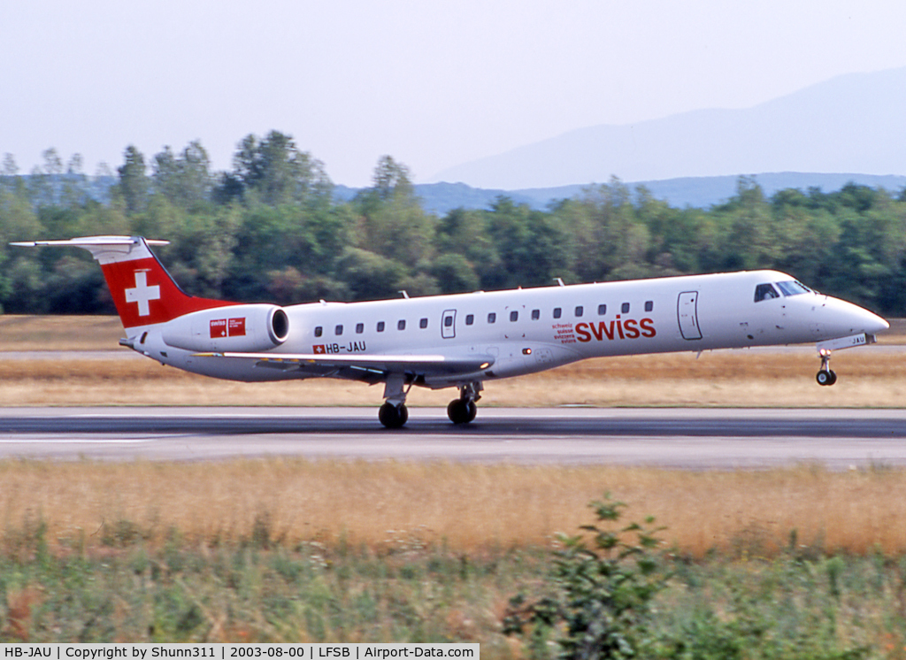 HB-JAU, 2002 Embraer EMB-145LU (ERJ-145LU) C/N 145570, Landing rwy 15