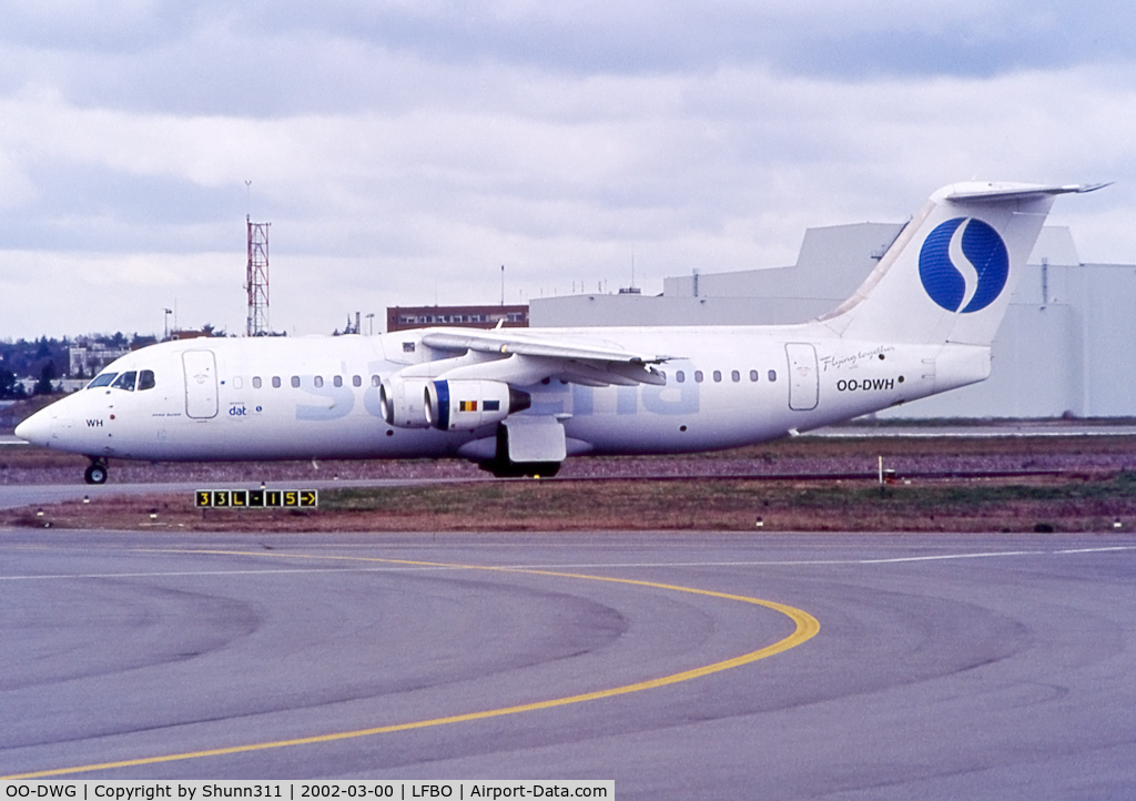 OO-DWG, 1998 British Aerospace Avro 146-RJ100 C/N E3336, Taxiing holding point rwy 33R for departure...
