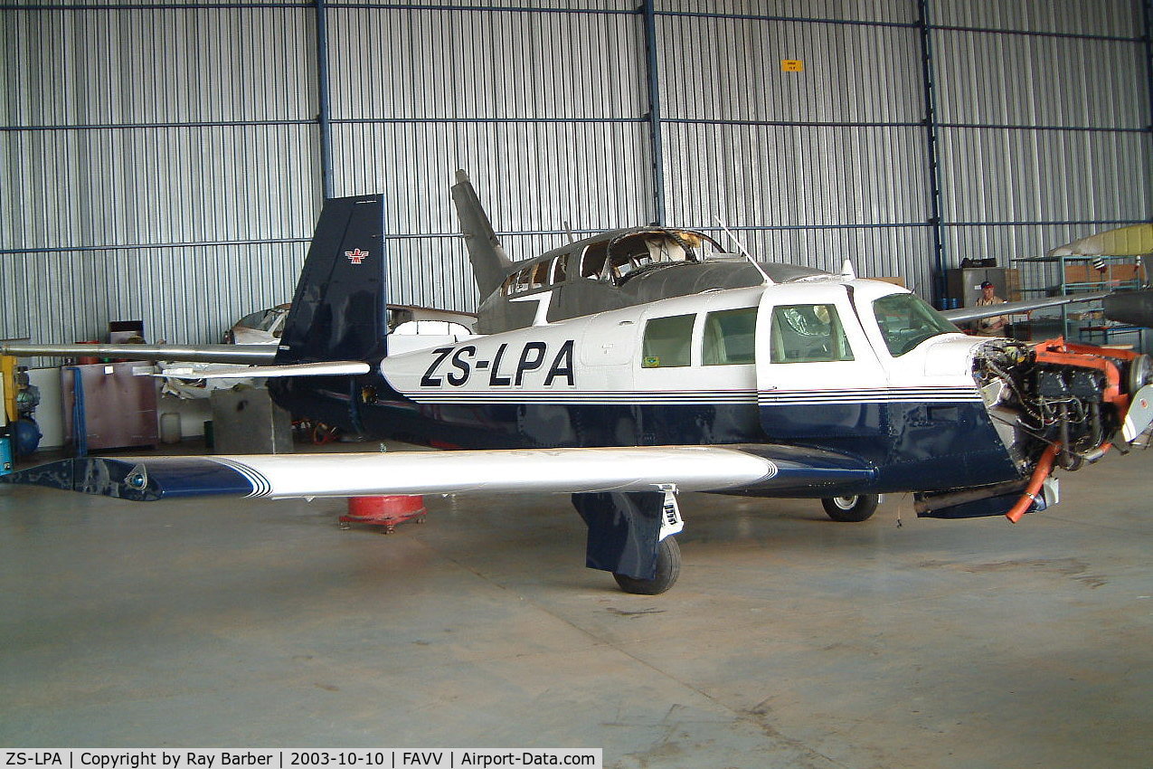 ZS-LPA, 1967 Mooney M20F Executive C/N 670408, Mooney M.20F Executive [670408] Vereeniging~ZS 10/10/2003