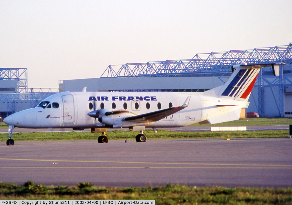 F-GSFD, 1996 Beech 1900D C/N UE-252, Taxiing to the Terminal... Air France c/s but operated by Proteus Airlines