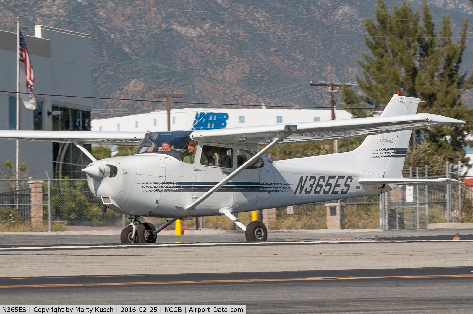 N365ES, 1997 Cessna 172R C/N 17280023, Ready to depart Runway 24.