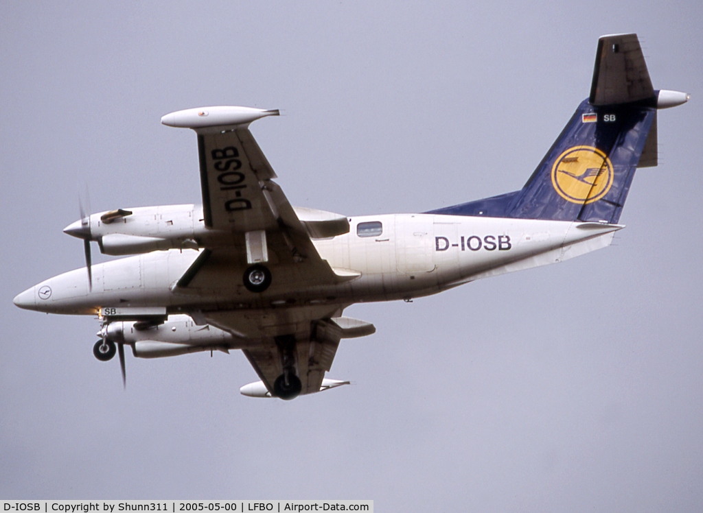 D-IOSB, 1987 Piper PA-42-720 Cheyenne IIIA C/N 42-5501042, Landing rwy 32L