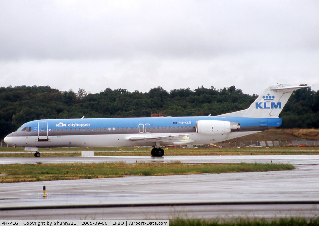 PH-KLG, 1989 Fokker 100 (F-28-0100) C/N 11271, Ready for take off from rwy 14L in old c/s