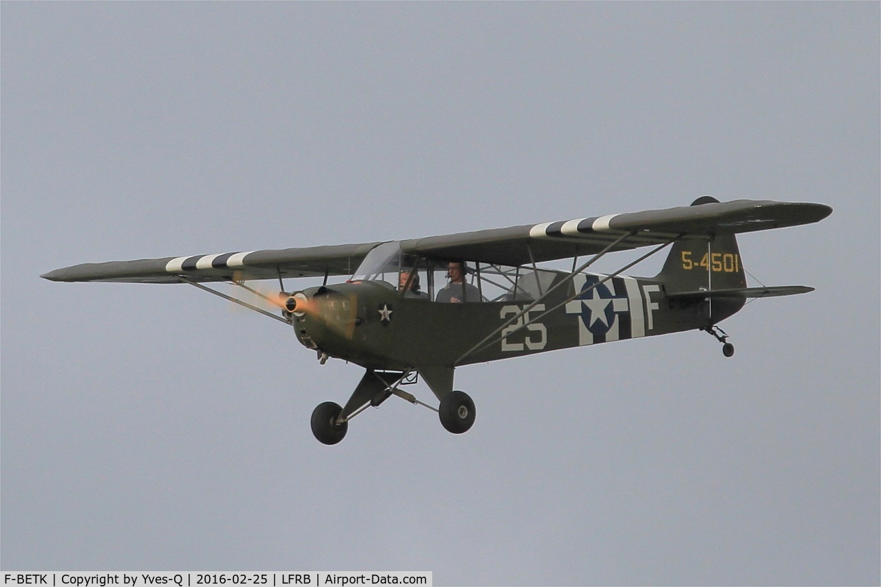 F-BETK, 1945 Piper L-4J Grasshopper (J3C-65D) C/N 13241, Piper J3C-65 Cub, Short approach rwy 25R, Brest-Bretagne airport (LFRB-BES)