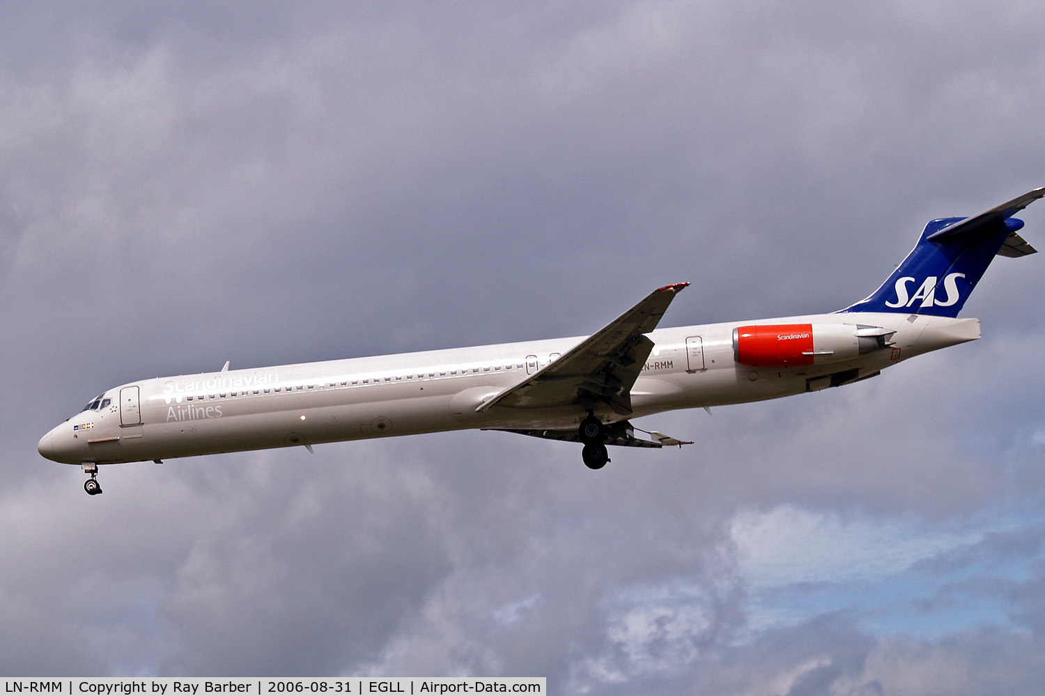 LN-RMM, 1991 McDonnell Douglas MD-81 (DC-9-81) C/N 53005, McDonnell Douglas DC-9-81 [53005] (SAS Scandinavian Airlines) Heathrow~G 31/08/2006. On finals 27L.