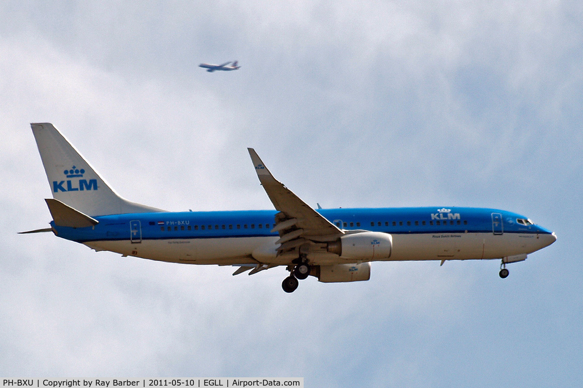 PH-BXU, 2006 Boeing 737-8BK C/N 33028, Boeing 737-8BK [33028] KLM (Royal Dutch Airlines) Home~G 10/05/2011. On approach 27L.