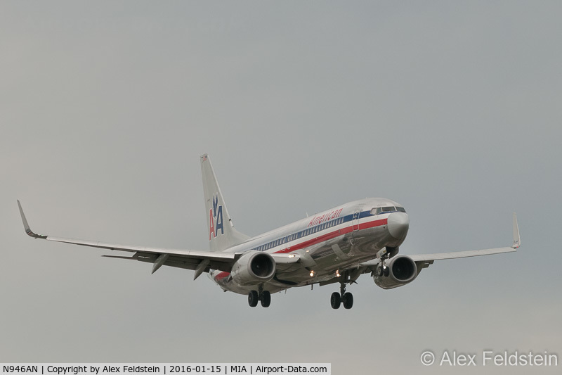 N946AN, 2000 Boeing 737-823 C/N 30600, Miami