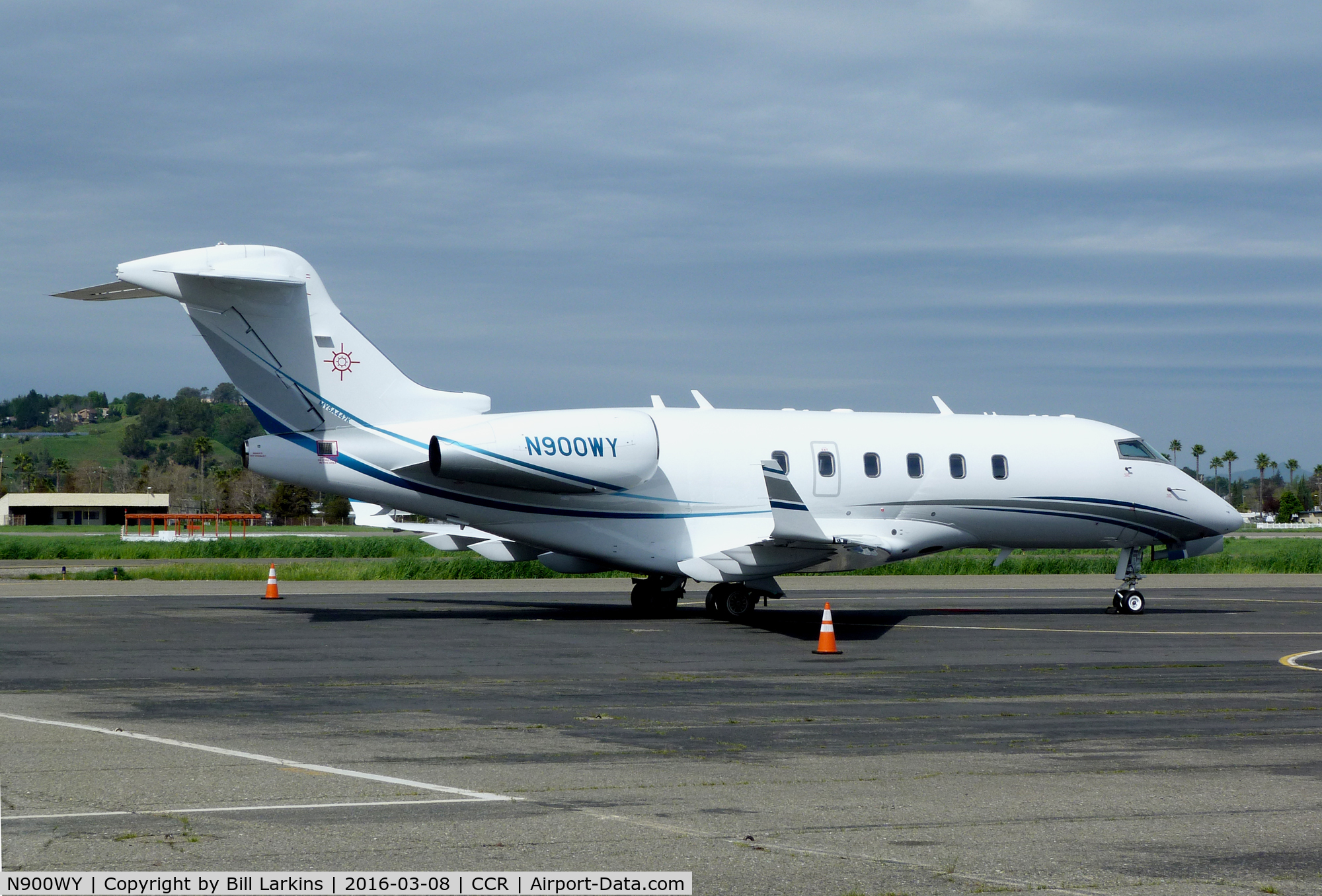 N900WY, 2004 Bombardier Challenger 300 (BD-100-1A10) C/N 20035, Visitor