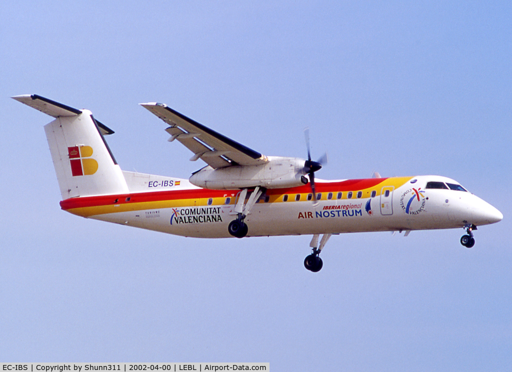 EC-IBS, 2000 De Havilland Canada DHC-8-315Q Dash 8 C/N 560, Landing rwy 25