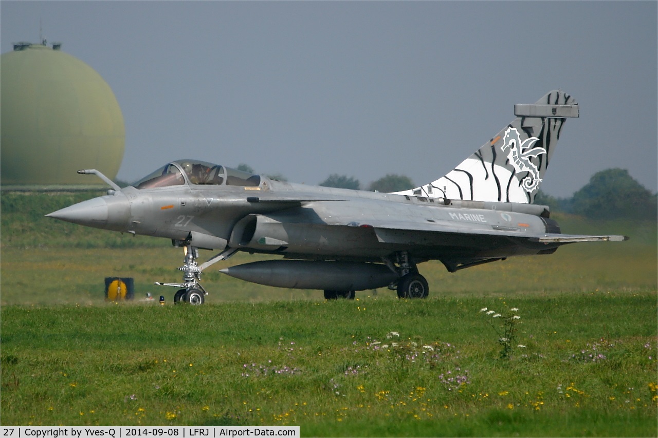 27, 2011 Dassault Rafale M C/N 27, Dassault Rafale M, Taxiing to holding point rwy 08, Landivisiau Naval Air Base (LFRJ)