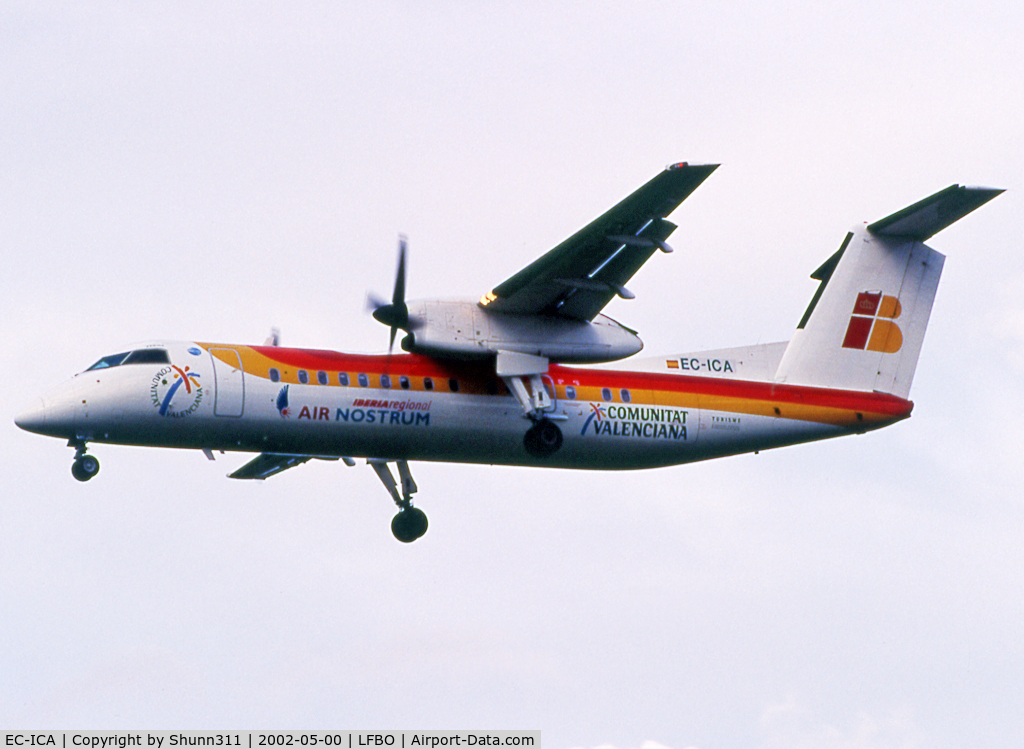 EC-ICA, 2000 De Havilland Canada DHC-8-315 Dash 8 C/N 562, Landing rwy 33L