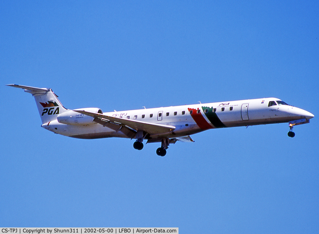 CS-TPJ, 1997 Embraer EMB-145EP (ERJ-145EP) C/N 145036, Landing rwy 33L