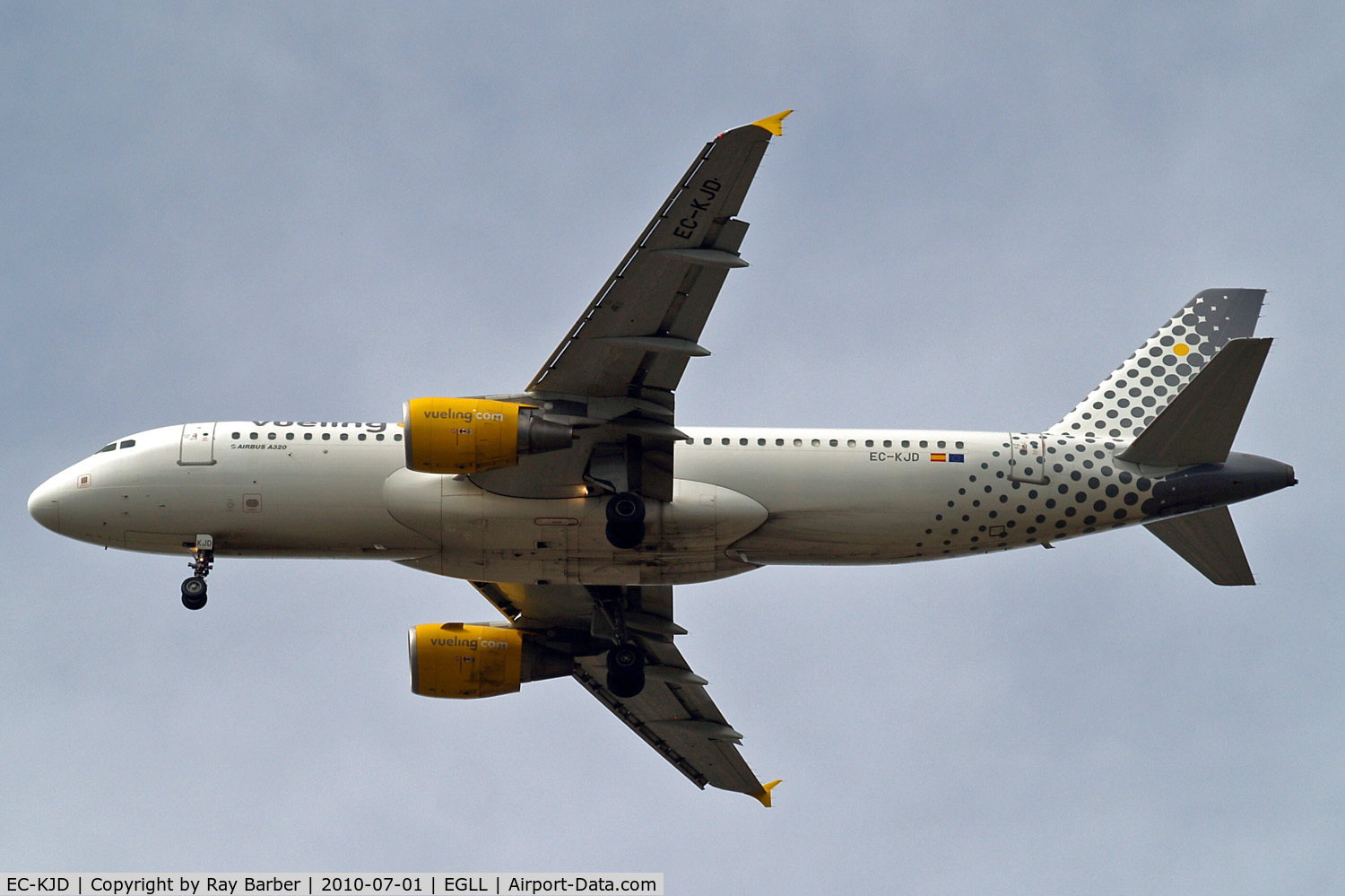 EC-KJD, 2007 Airbus A320-216 C/N 3237, Airbus A320-216 [3237] (Vueling Airlines) Home~G 01/07/2010. On approach 27R.