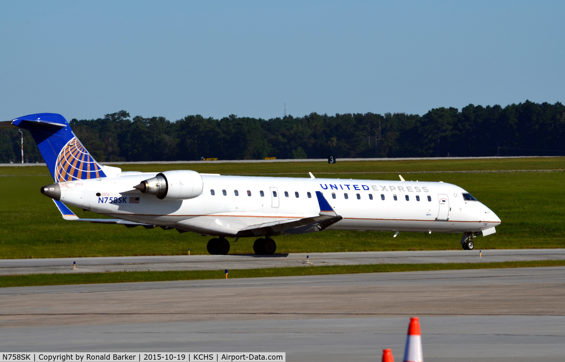N758SK, 2005 Bombardier CRJ-701ER (CL-600-2C10) Regional Jet C/N 10222, Taxi Charleston
